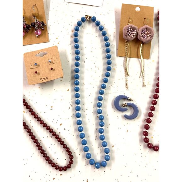 Vintage Jewelry Set Of 9 Pieces: 6 Earrings & 3 Beaded Necklaces In Maroon & Gra - Picture 8 of 9